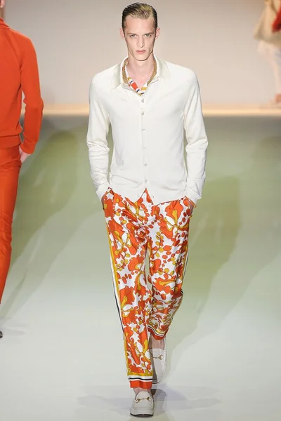 Look 10
